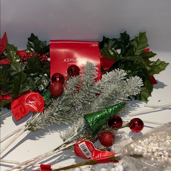 Ashland Red and Green Holiday Garland and wreath tiges - Picture 8 of 9